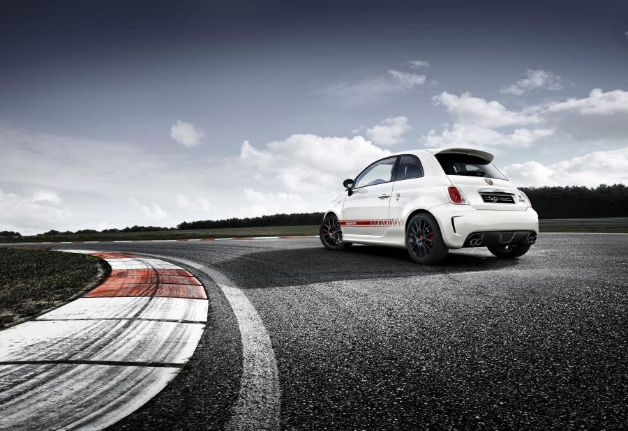  Abarth 595 Yamaha Factory Racing (312) 2015 года  (фото 3 из 3)